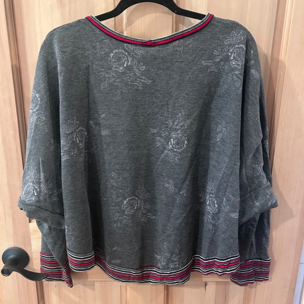 Max Razy Dolman Top - Picture 5 of 5